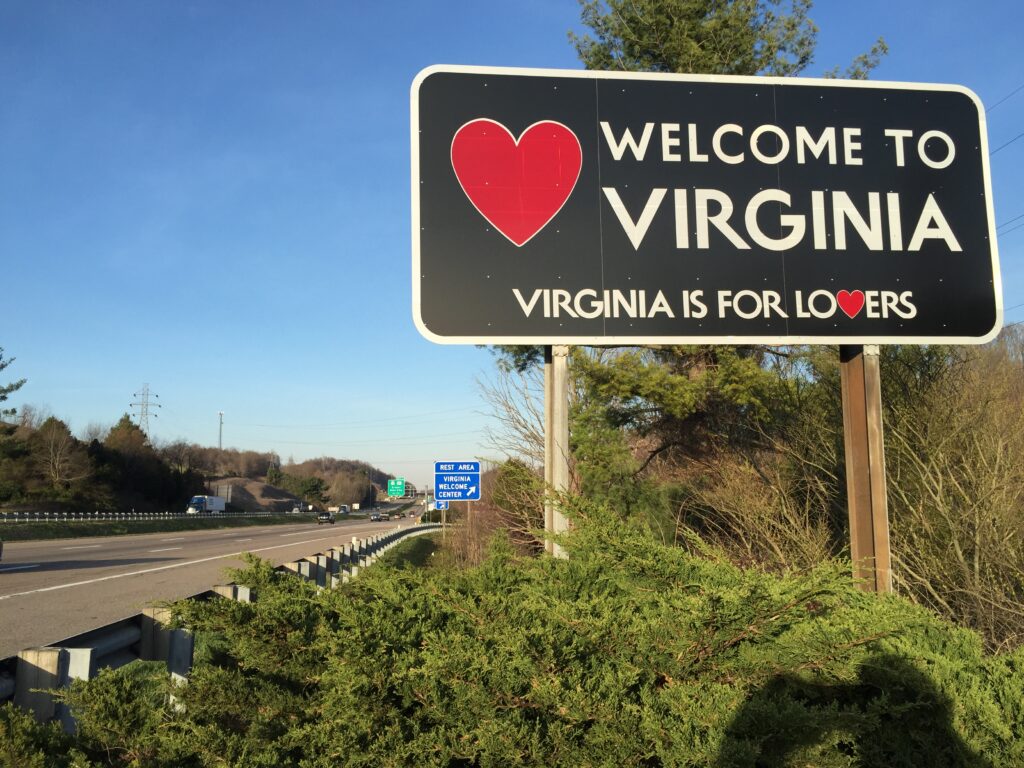 2016-03-23_18_43_28_Welcome_to_Virginia_sign_along_northbound_Interstate_81_entering_Washington_County,_Virginia_from_Bristol,_Tennessee