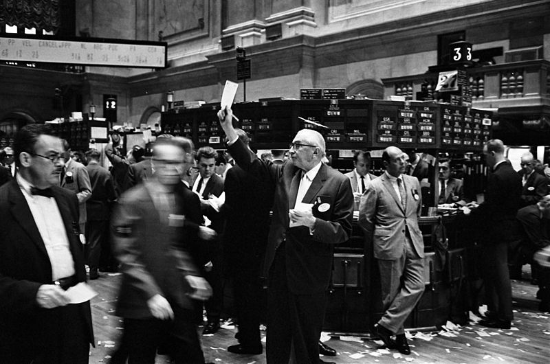 800px-NY_stock_exchange_traders_floor_LC-U9-10548-6